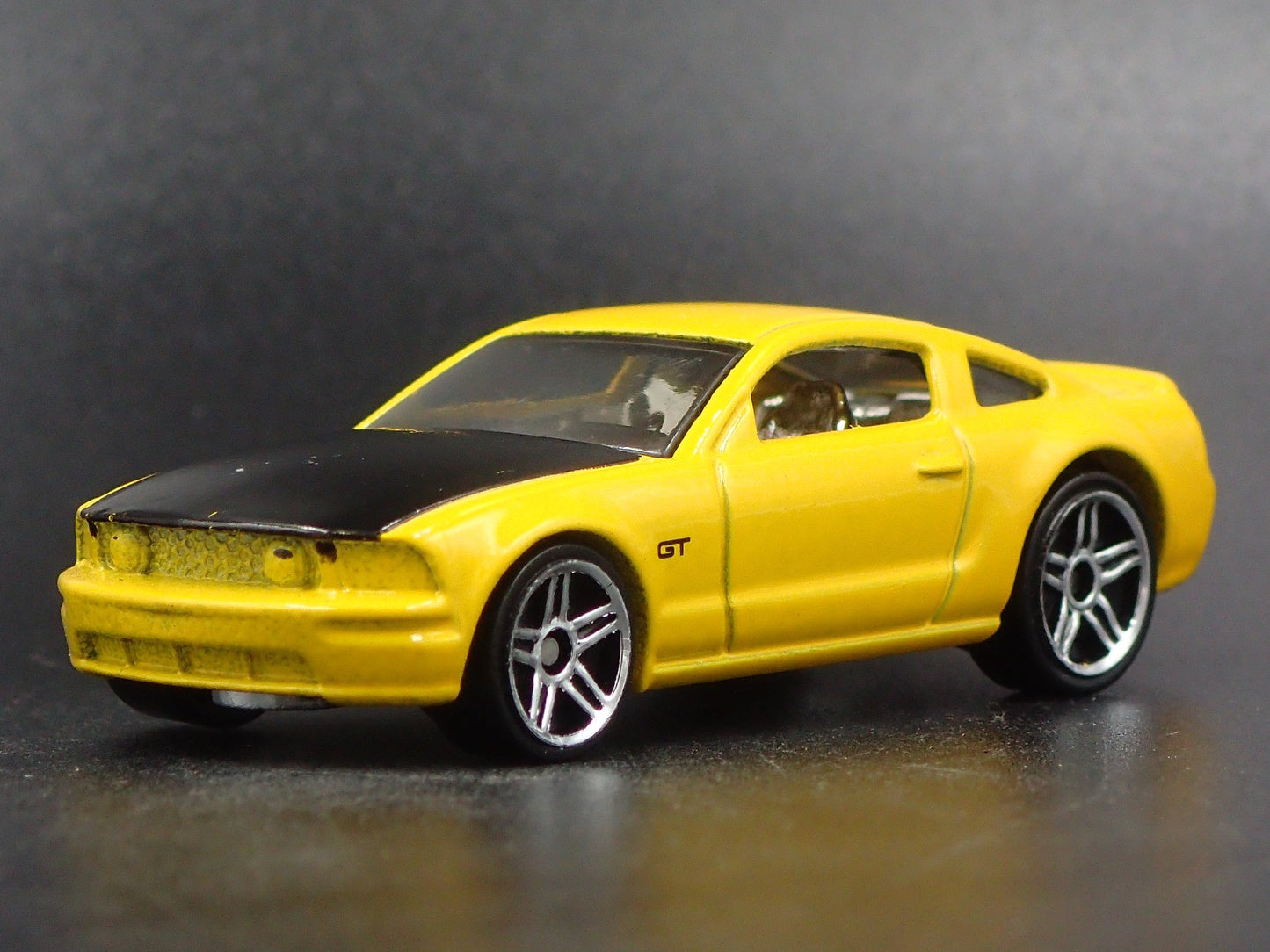 2005-2009 FORD MUSTANG GT YELLOW 1:64 SCALE COLLECTIBLE DIECAST MODEL CAR