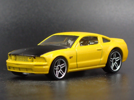 2005-2009 FORD MUSTANG GT YELLOW 1:64 SCALE COLLECTIBLE DIECAST MODEL CAR