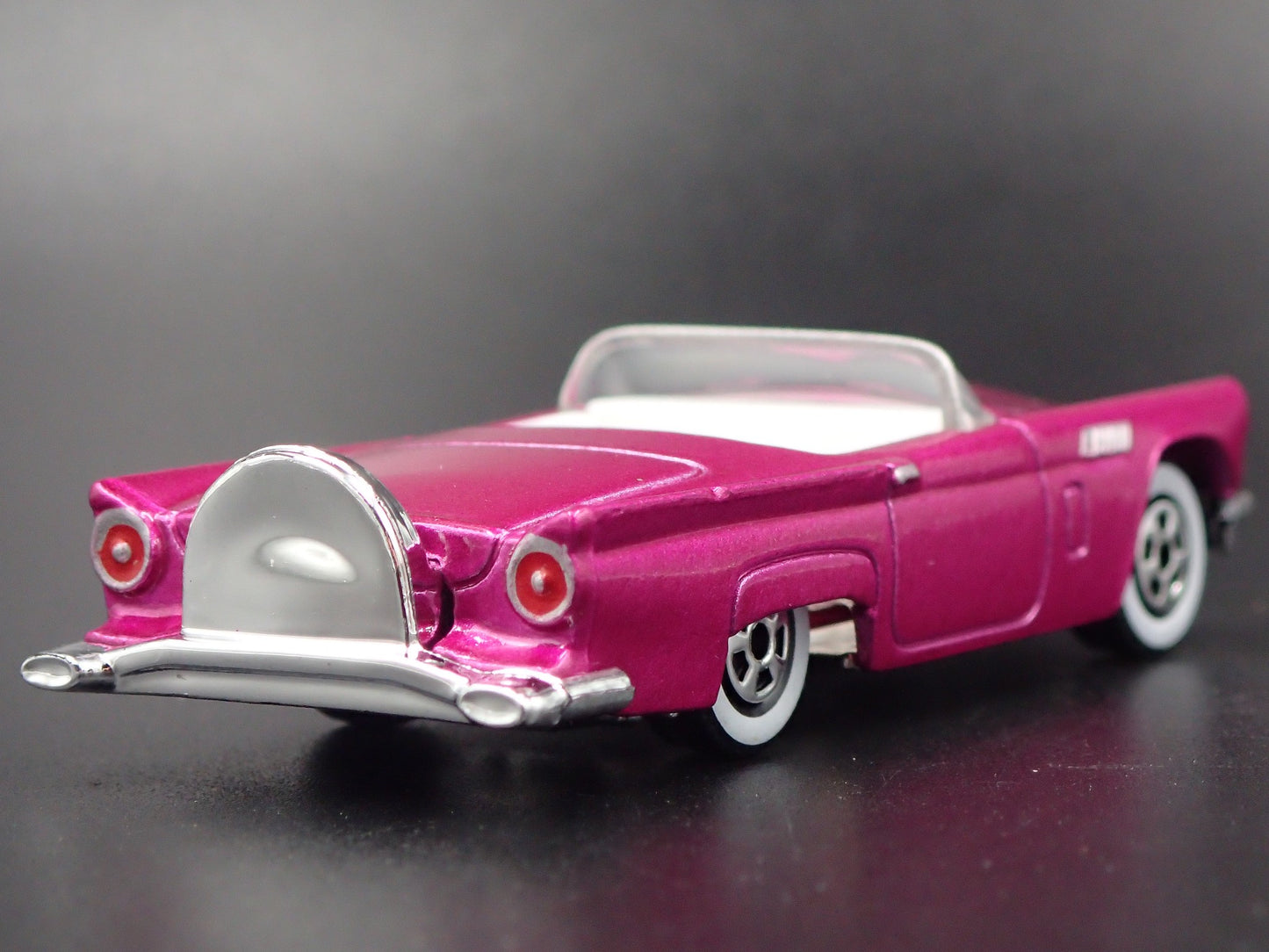 1957 FORD THUNDERBIRD TBIRD CONVERTIBLE 1:64 SCALE DIORAMA DIECAST MODEL CAR