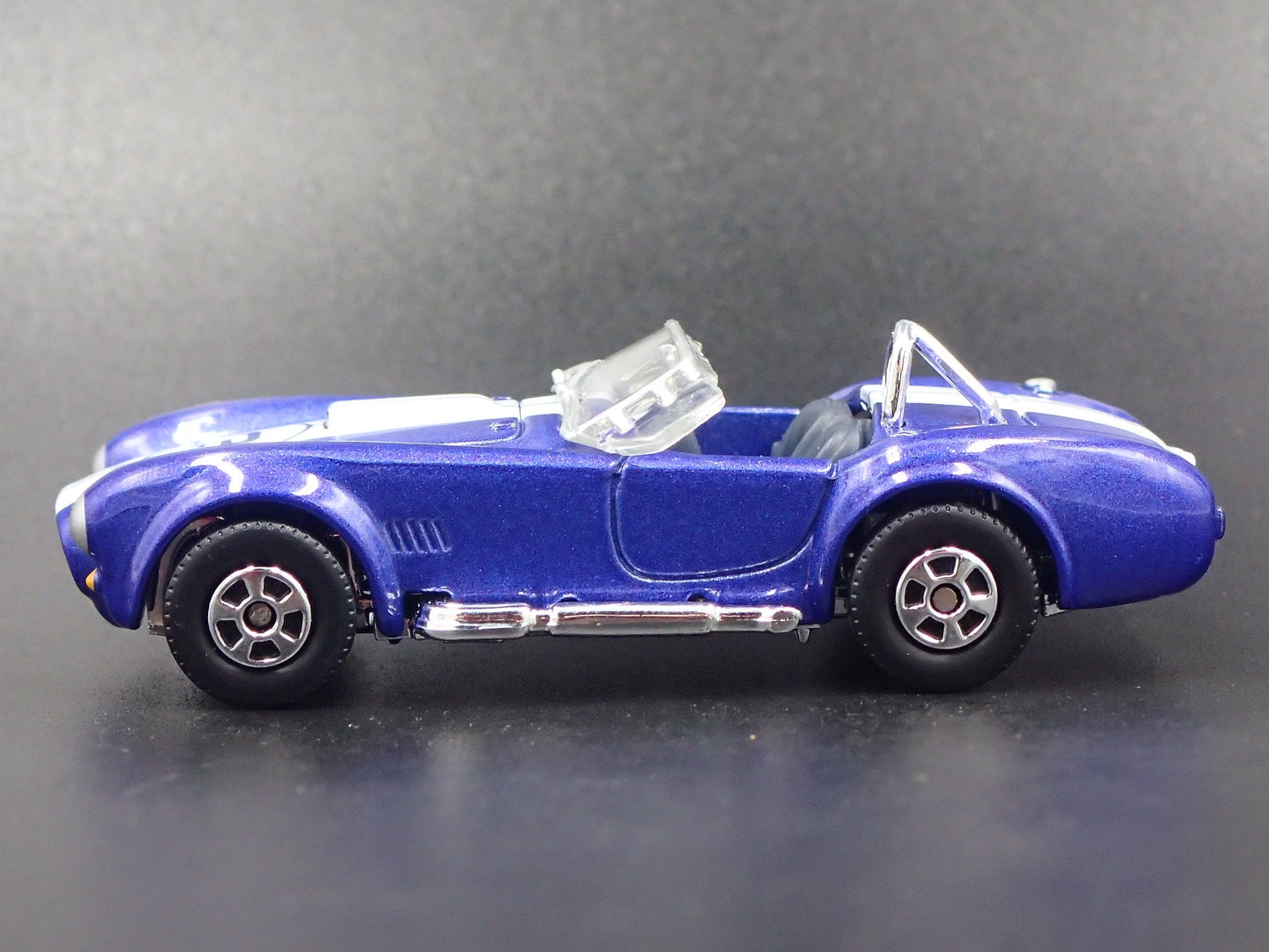 1965 SHELBY COBRA 427 S/C BLUE 1:64 SCALE COLLECTIBLE DIORAMA DIECAST MODEL CAR