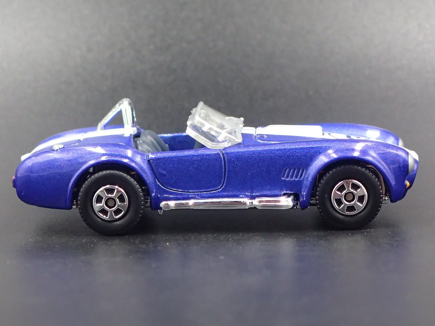 1965 SHELBY COBRA 427 S/C BLUE 1:64 SCALE COLLECTIBLE DIORAMA DIECAST MODEL CAR