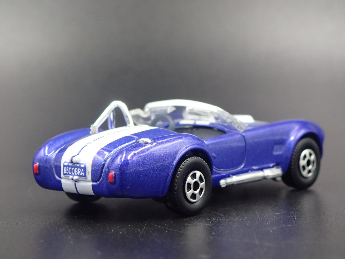 1965 SHELBY COBRA 427 S/C BLUE 1:64 SCALE COLLECTIBLE DIORAMA DIECAST MODEL CAR