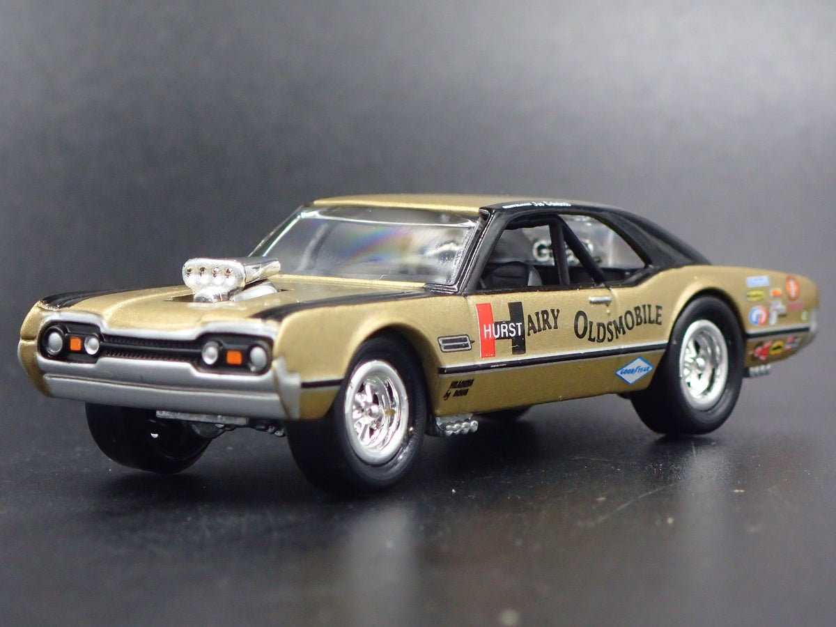 1967 67 OLDS OLDSMOBILE HURST HAIRY GOLD 1:64 SCALE DIORAMA DIECAST MODEL CAR