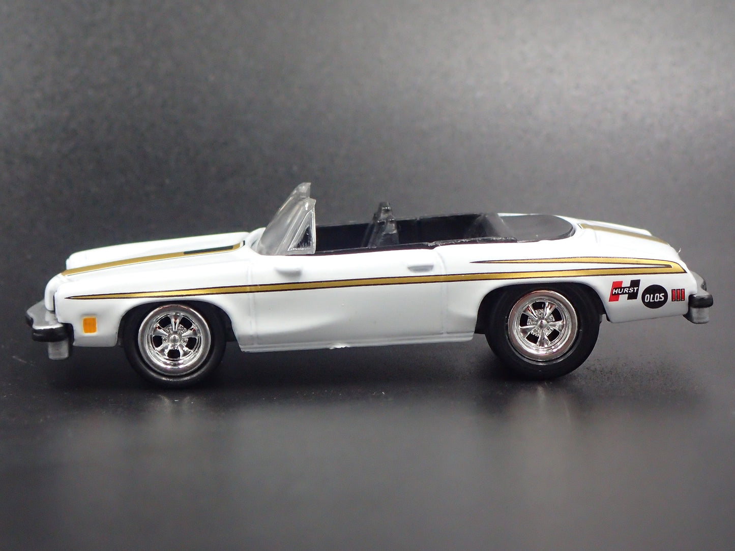 1974 74 OLDS OLDSMOBILE HURST CONVERTIBLE 1/64 SCALE DIORAMA DIECAST MODEL CAR