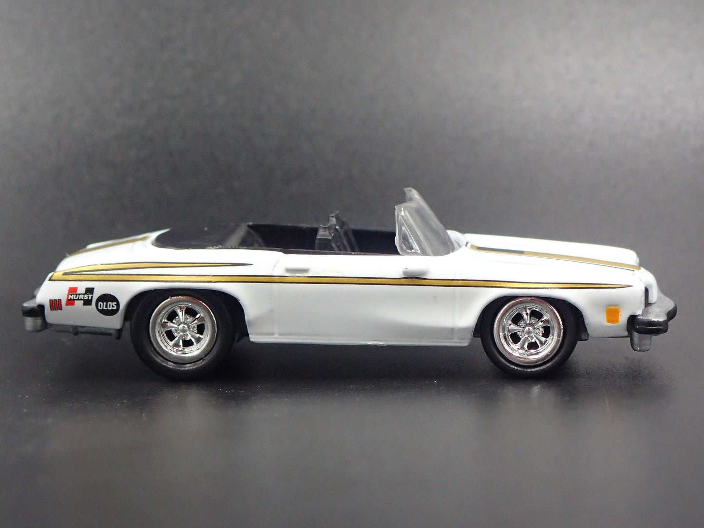 1974 74 OLDS OLDSMOBILE HURST CONVERTIBLE 1/64 SCALE DIORAMA DIECAST MODEL CAR