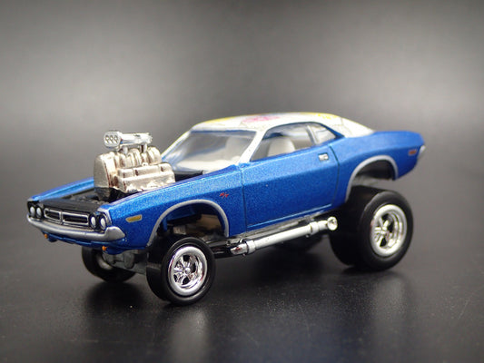 1971 71 DODGE CHALLENGER ZINGER 1:64 SCALE COLLECTIBLE DIORAMA DIECAST MODEL CAR