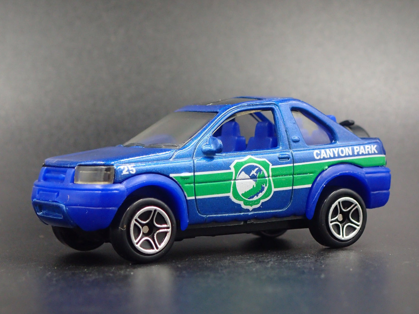 1997-2006 LAND ROVER FREELANDER CANYON PARK 1/64 SCALE DIORAMA DIECAST MODEL CAR