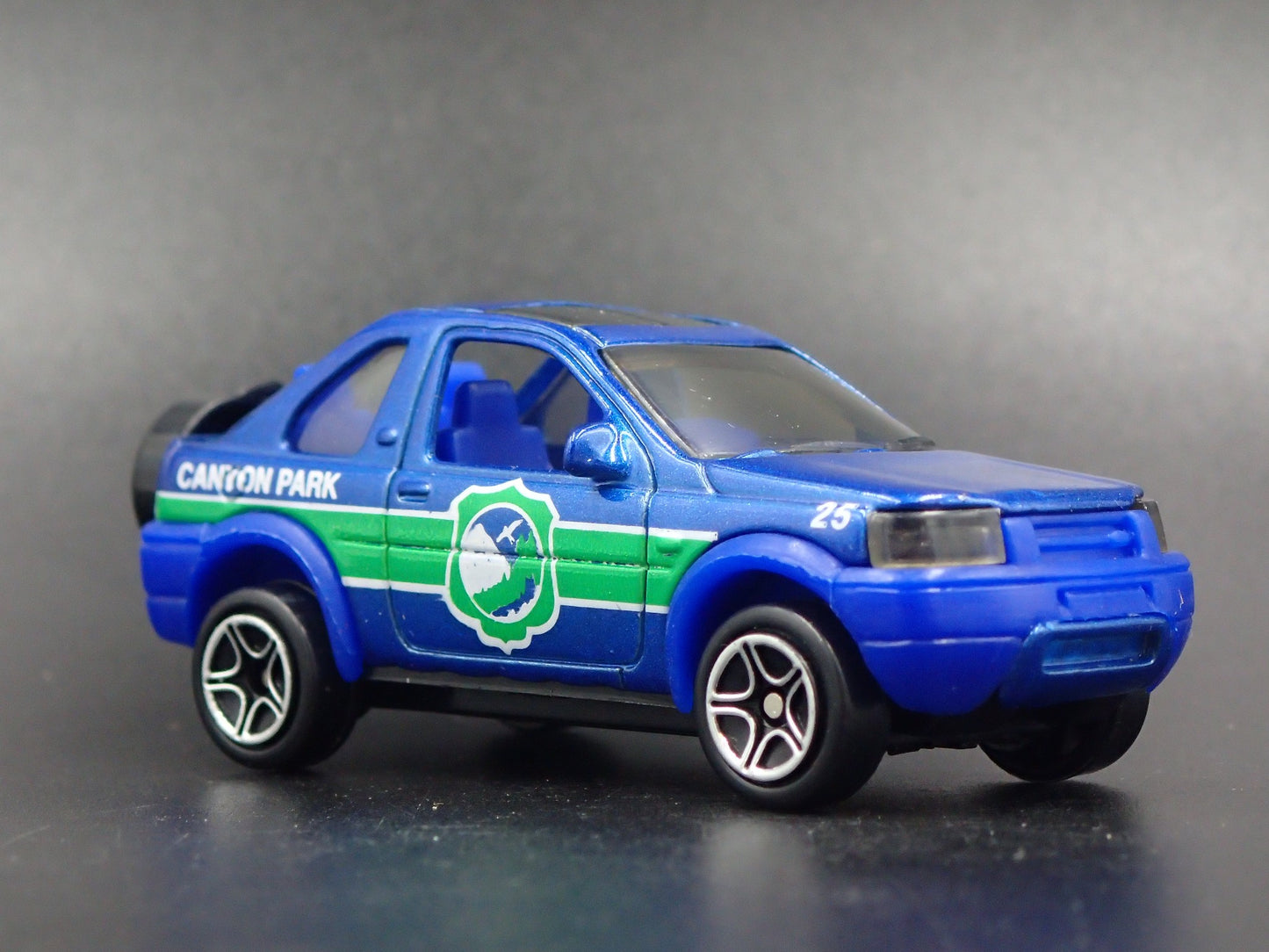 1997-2006 LAND ROVER FREELANDER CANYON PARK 1/64 SCALE DIORAMA DIECAST MODEL CAR