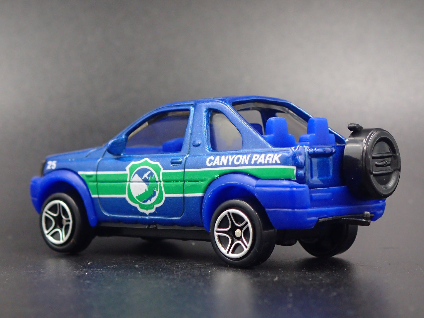 1997-2006 LAND ROVER FREELANDER CANYON PARK 1/64 SCALE DIORAMA DIECAST MODEL CAR