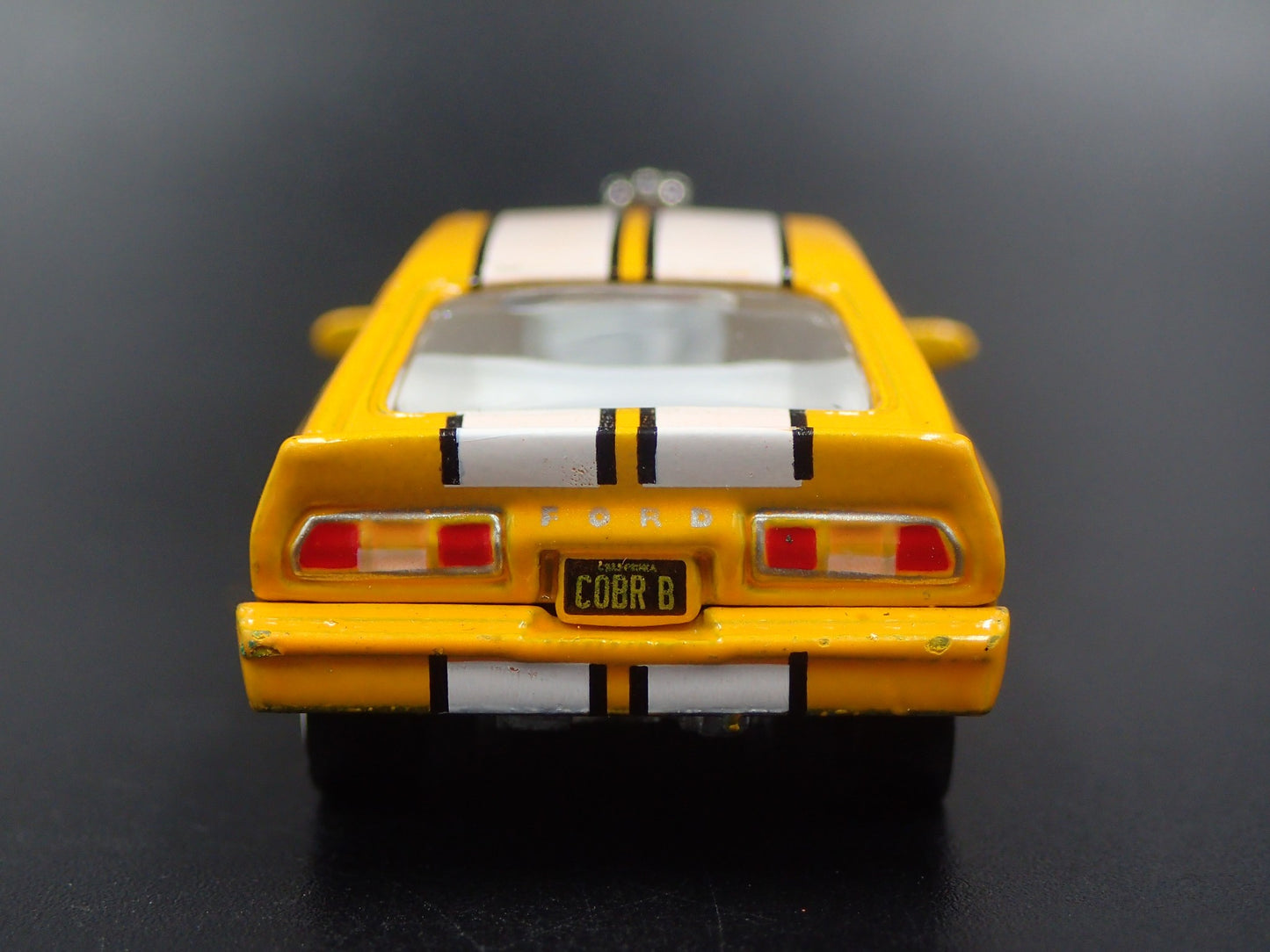 1976 76 FORD MUSTANG II COBRA ll ORANGE 1:64 SCALE DIORAMA DIECAST MODEL CAR