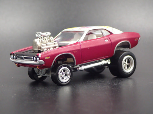 1971 71 DODGE CHALLENGER ZINGER 1:64 SCALE COLLECTIBLE DIORAMA DIECAST MODEL CAR