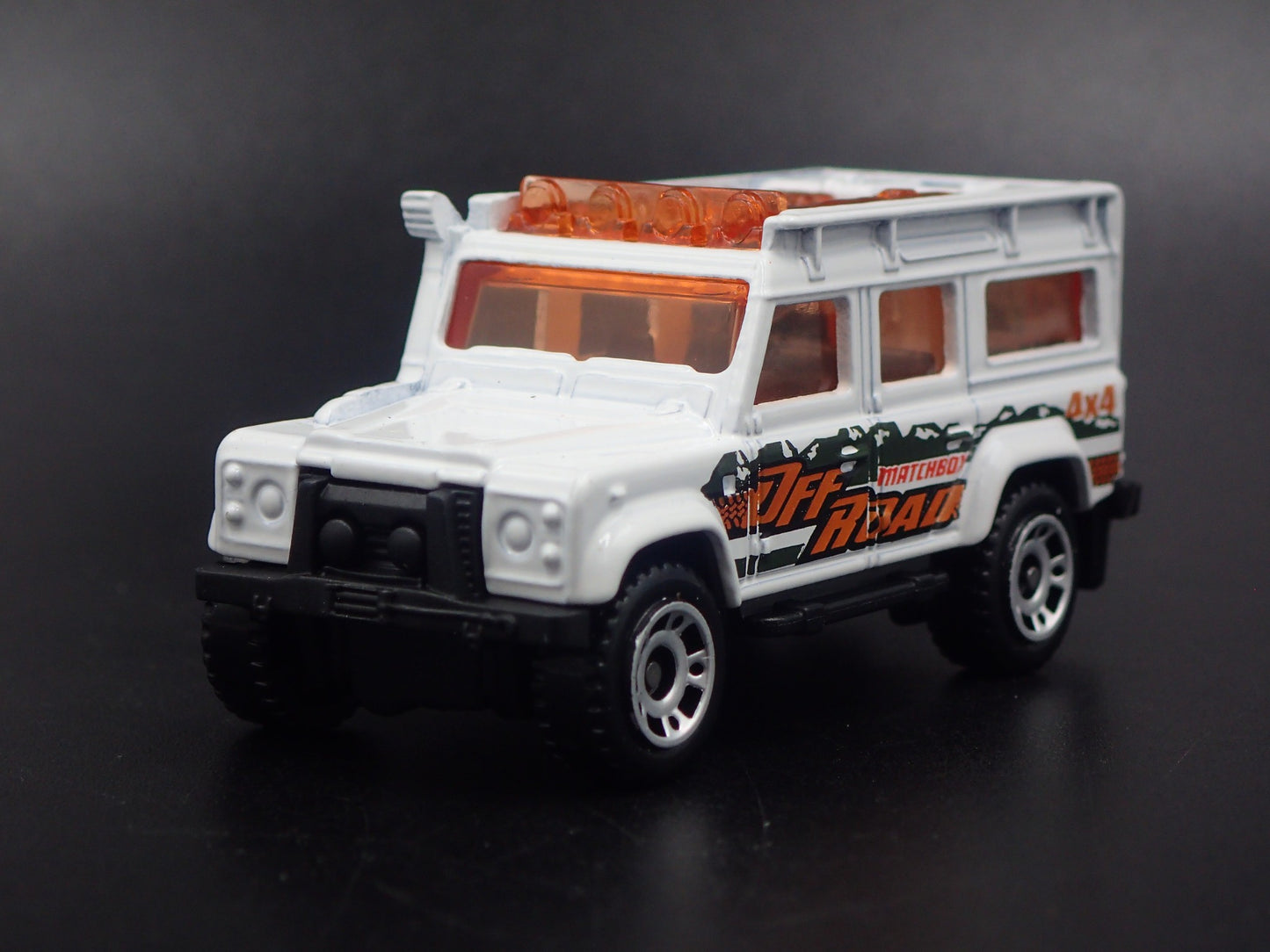 1983-1990 LAND ROVER DEFENDER 110 WHITE 1/64 SCALE DIORAMA DIECAST MODEL CAR
