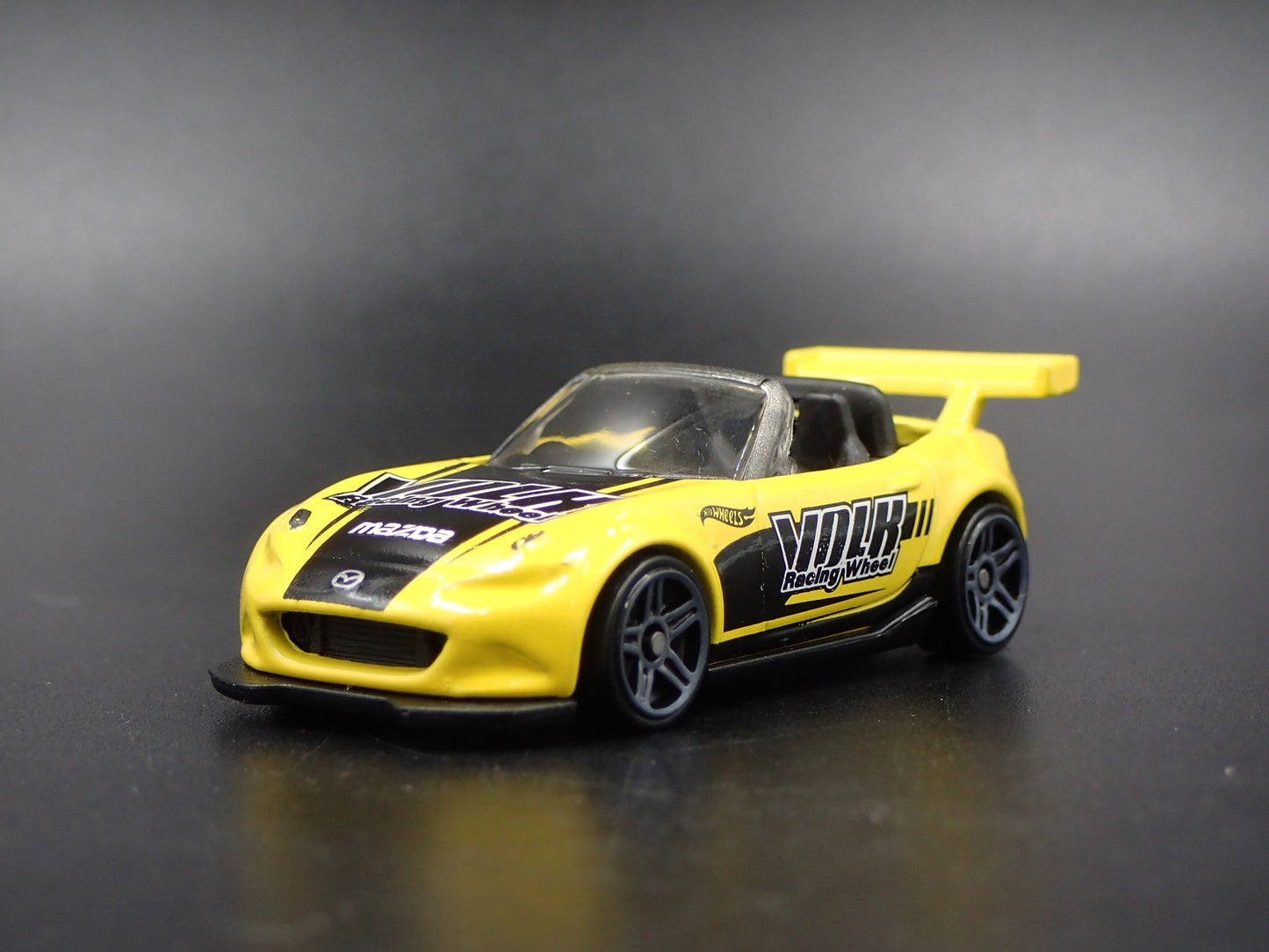 2015-2025 MAZDA MX5 MIATA CONVERTIBLE ND 1:64 SCALE DIORAMA DIECAST MODEL CAR