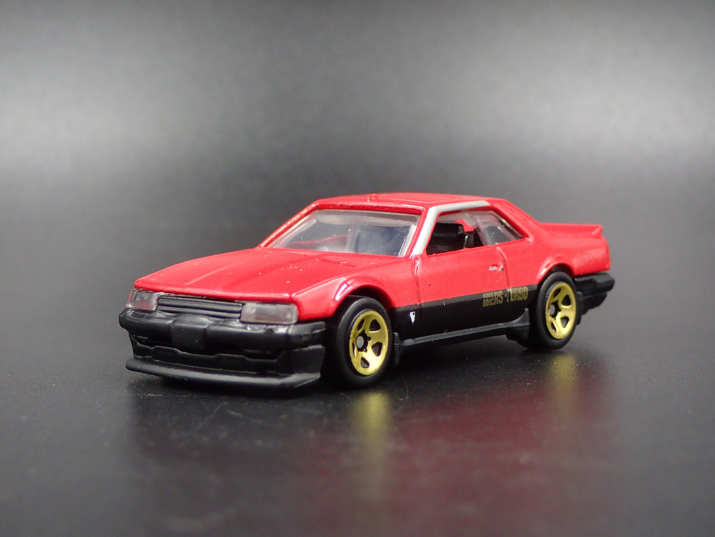 1981-1985 NISSAN SKYLINE R30 1:64 SCALE COLLECTIBLE DIORAMA DIECAST MODEL CAR