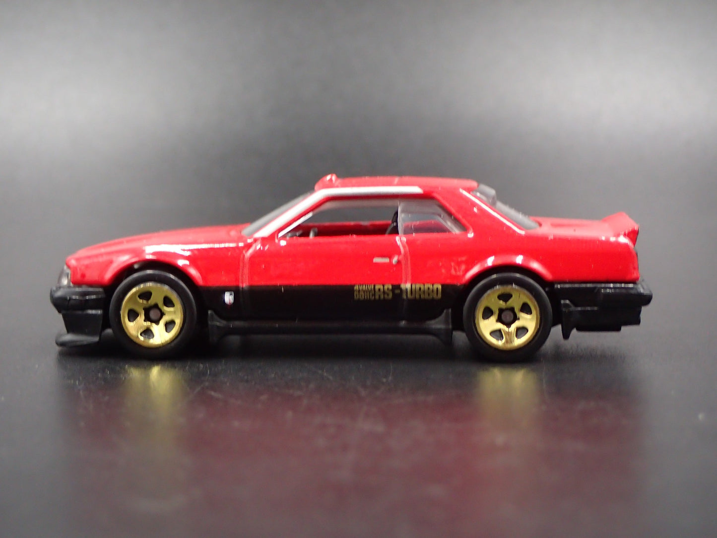 1981-1985 NISSAN SKYLINE R30 1:64 SCALE COLLECTIBLE DIORAMA DIECAST MODEL CAR