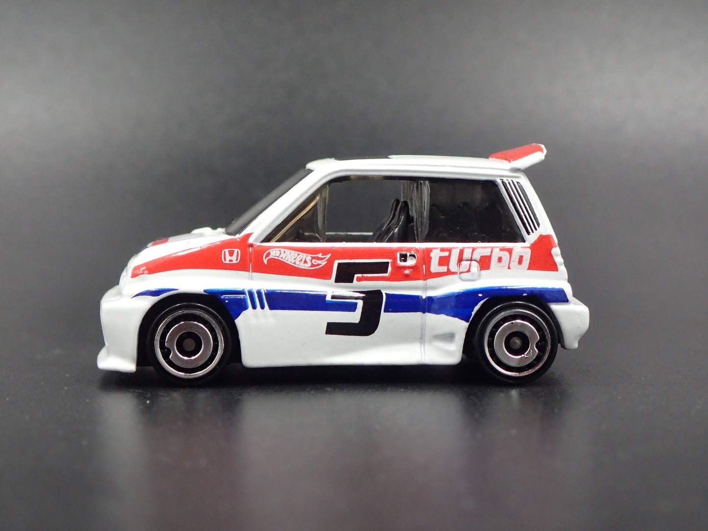 1981-1986 HONDA CITY TURBO II 1:64 SCALE COLLECTIBLE DIORAMA DIECAST MODEL CAR