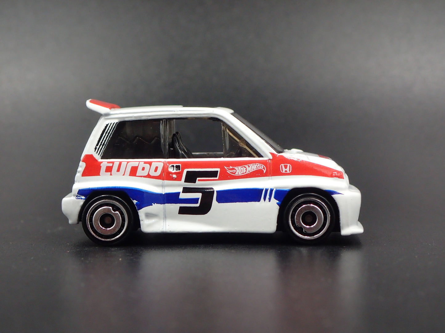 1981-1986 HONDA CITY TURBO II 1:64 SCALE COLLECTIBLE DIORAMA DIECAST MODEL CAR