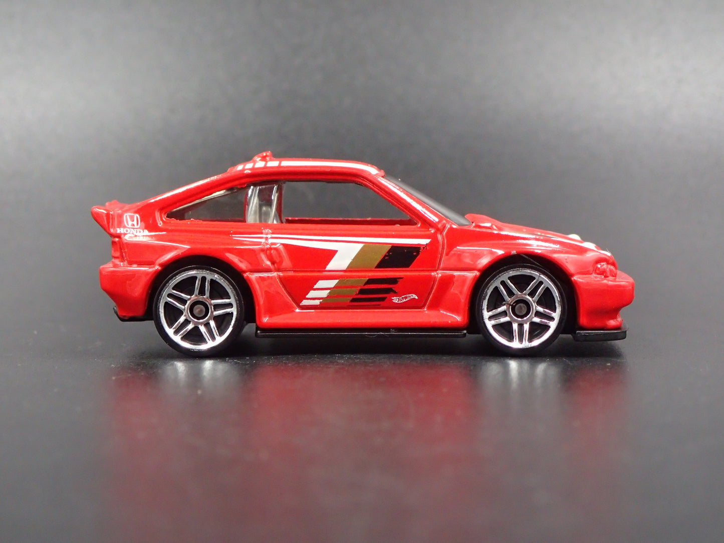 1984-1987 HONDA CRX RED 1:64 SCALE COLLECTIBLE DIORAMA DIECAST MODEL CAR