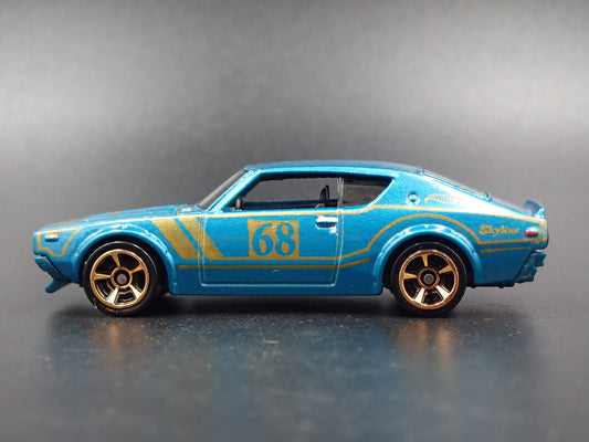 1972-1973 NISSAN SKYLINE 2000 GTR GREEN 1:64 SCALE DIORAMA DIECAST MODEL CAR