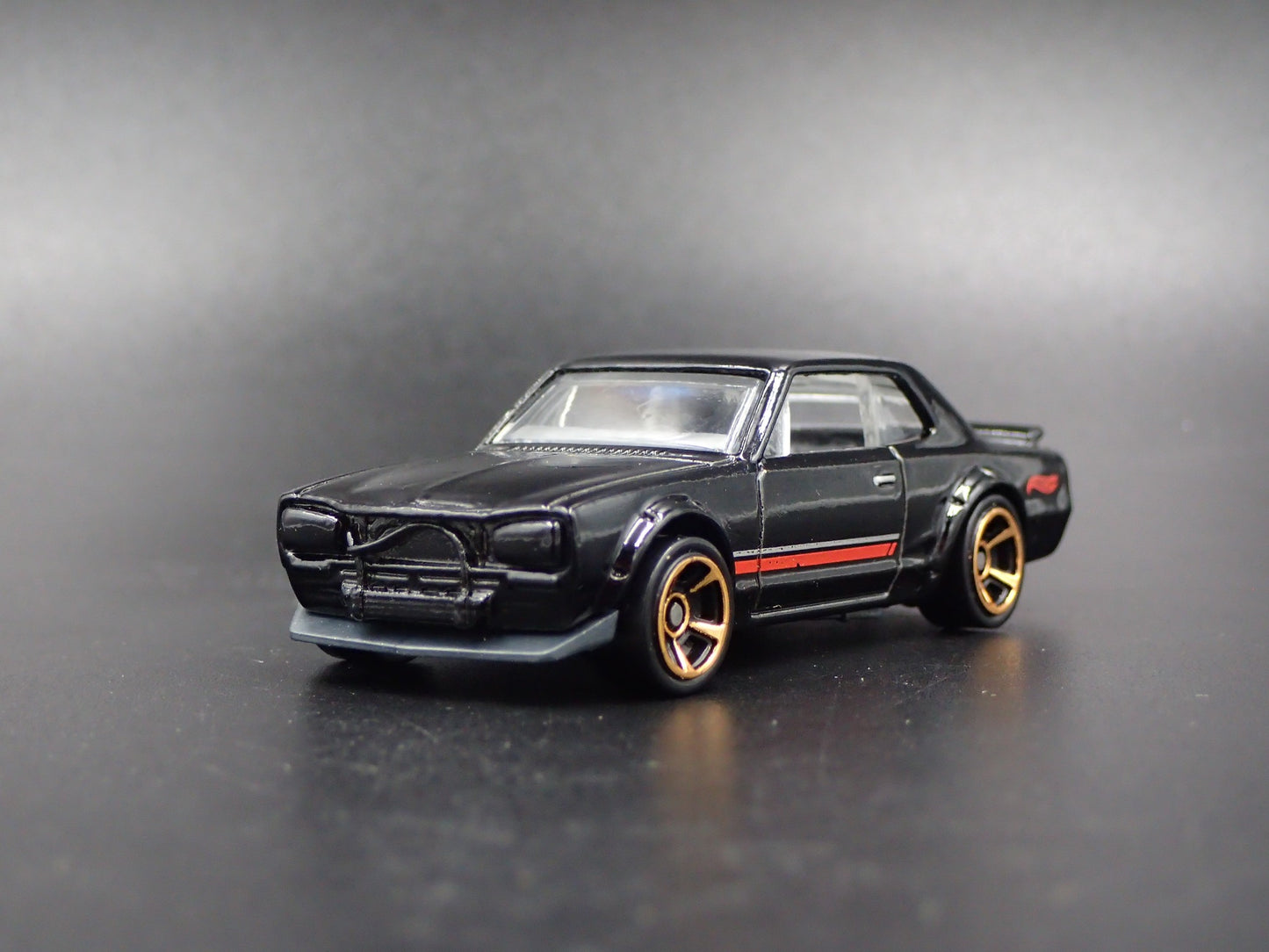 1968-1972 NISSAN SKYLINE 2000 GTX BLACK 1:64 SCALE DIORAMA DIECAST MODEL CAR