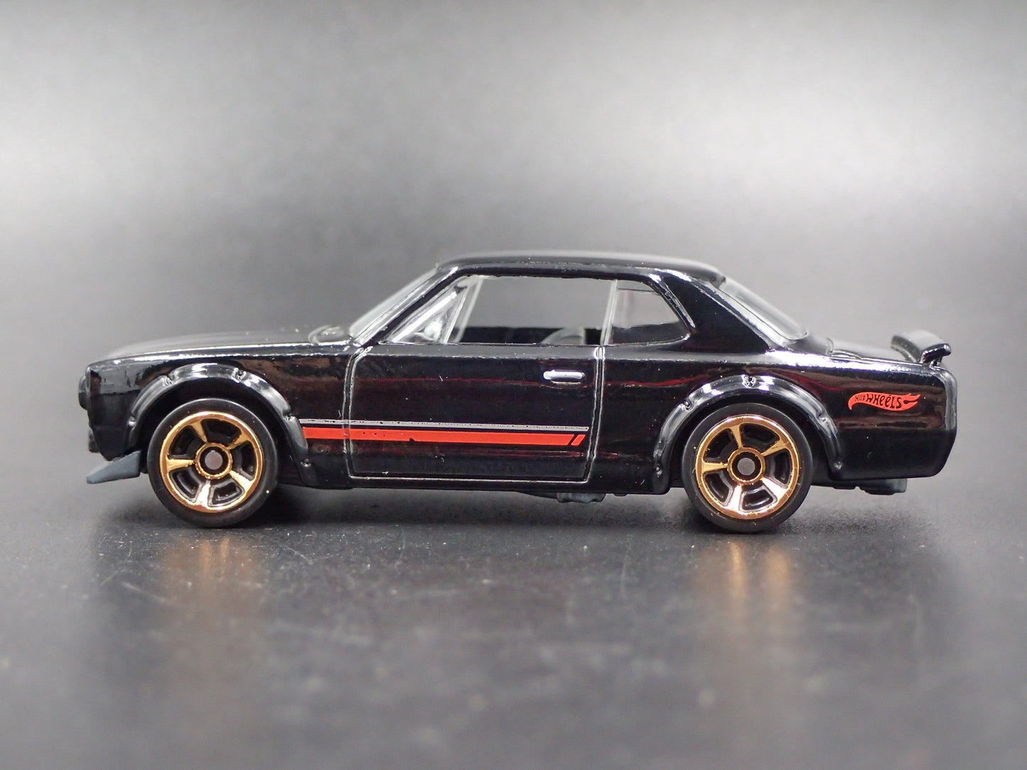 1968-1972 NISSAN SKYLINE 2000 GTX BLACK 1:64 SCALE DIORAMA DIECAST MODEL CAR