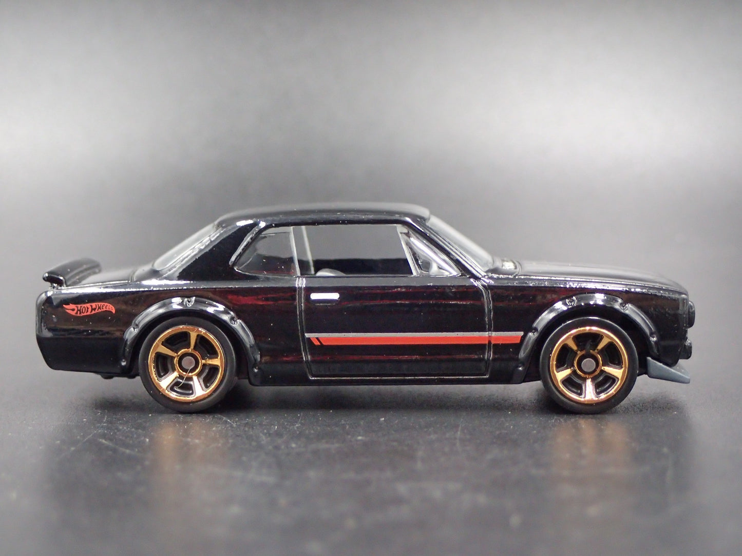 1968-1972 NISSAN SKYLINE 2000 GTX BLACK 1:64 SCALE DIORAMA DIECAST MODEL CAR