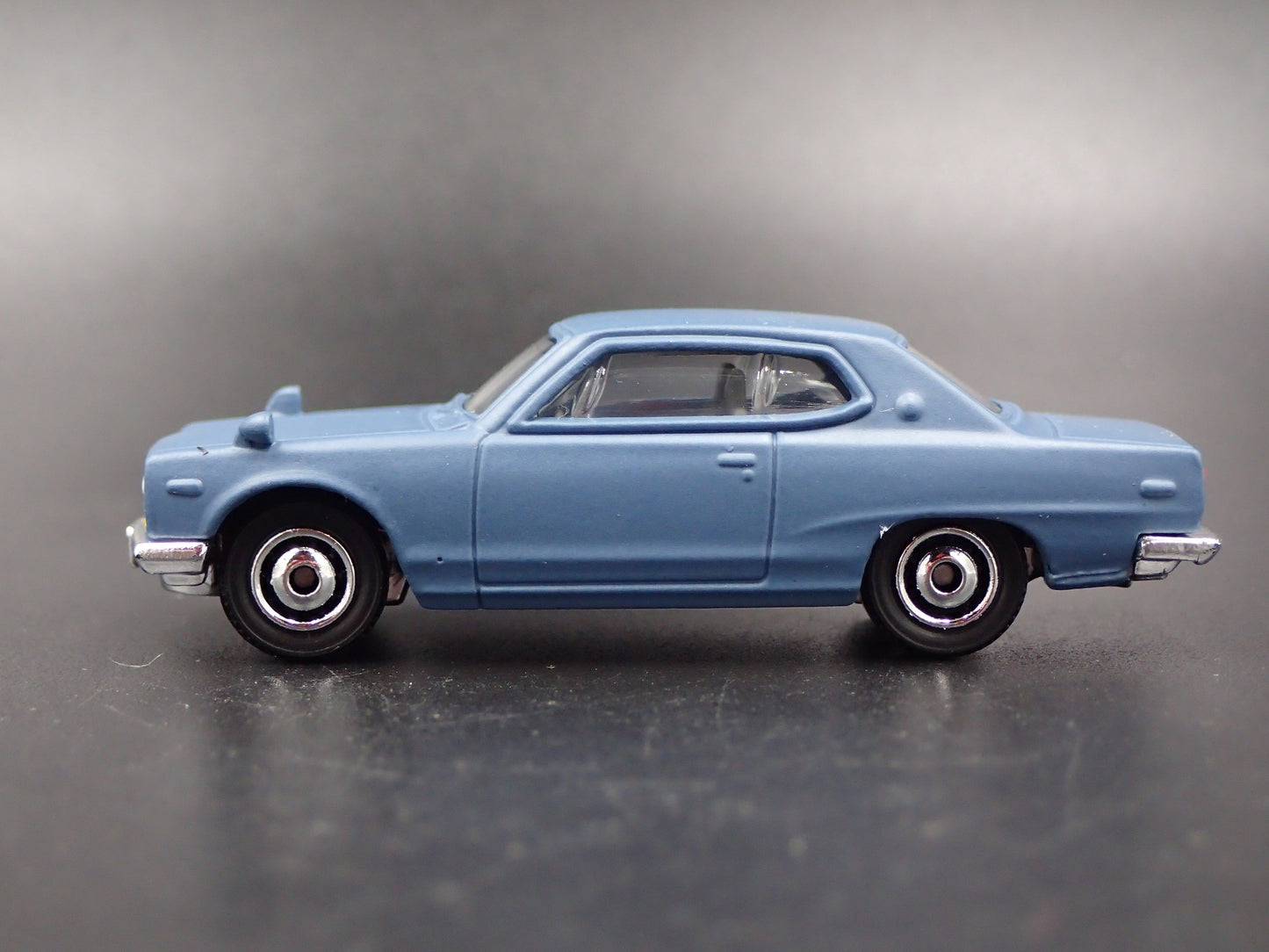 1968-1972 NISSAN SKYLINE 2000 GTX BLUE 1:64 SCALE DIORAMA DIECAST MODEL CAR