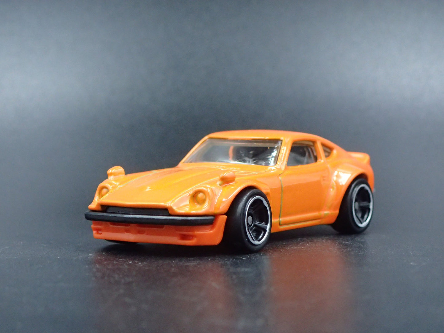 1970-1973 DATSUN 240Z ORANGE 1:64 SCALE COLLECTIBLE DIORAMA DIECAST MODEL CAR