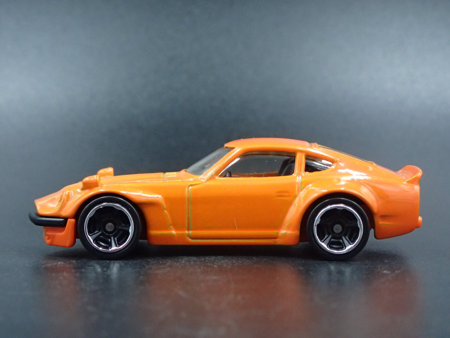 1970-1973 DATSUN 240Z ORANGE 1:64 SCALE COLLECTIBLE DIORAMA DIECAST MODEL CAR