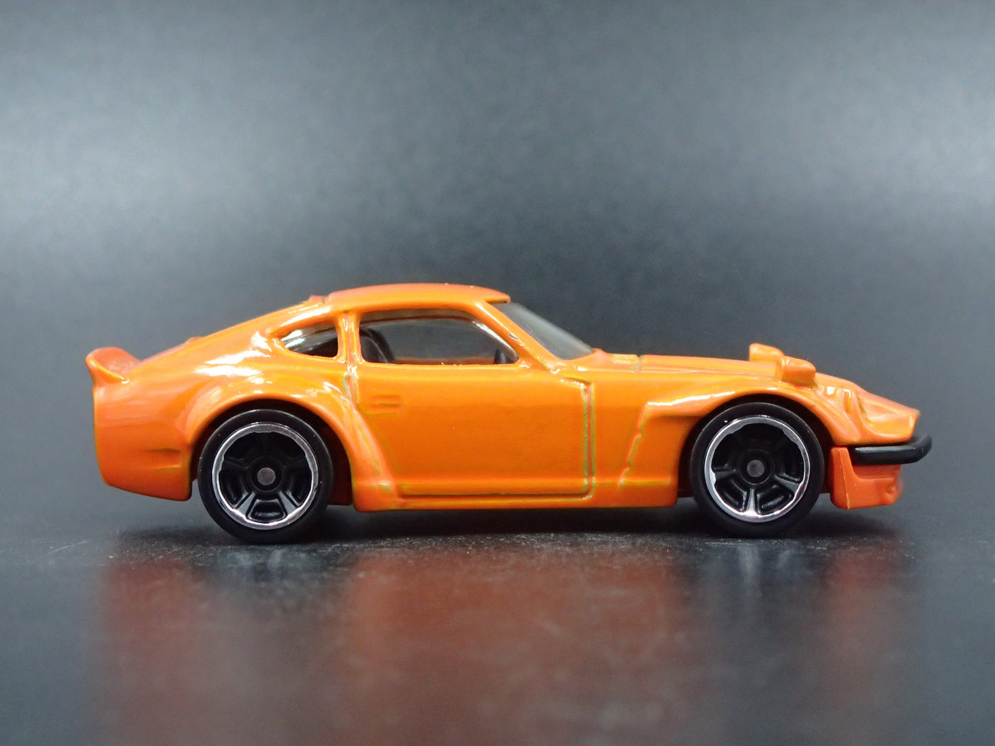 1970-1973 DATSUN 240Z ORANGE 1:64 SCALE COLLECTIBLE DIORAMA DIECAST MODEL CAR