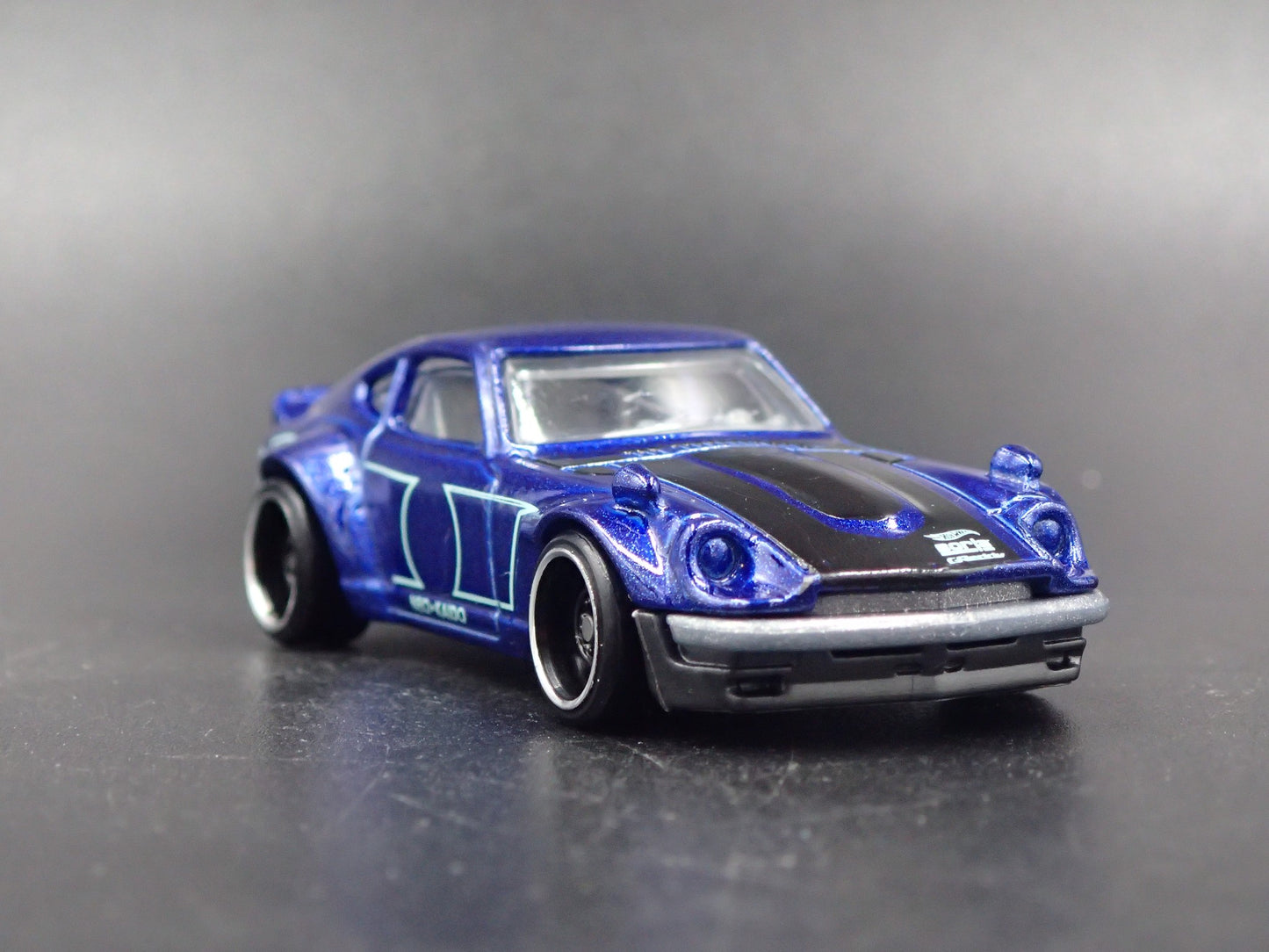 1970-1973 DATSUN 240Z JDM BLUE 1:64 SCALE COLLECTIBLE DIORAMA DIECAST MODEL CAR