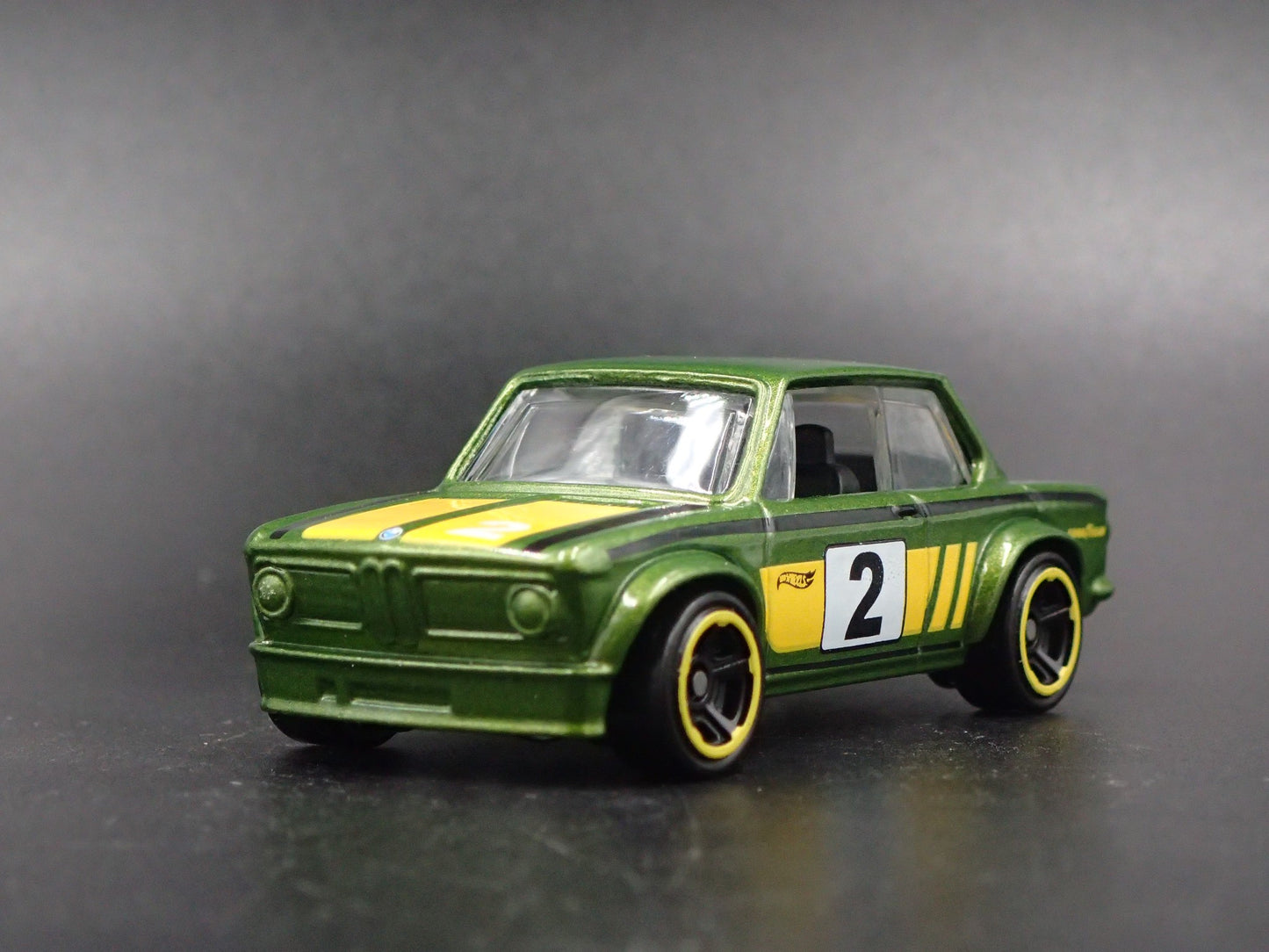 1966-1977 BMW 2002 GREEN 1:64 SCALE COLLECTIBLE DIORAMA DIECAST MODEL CAR
