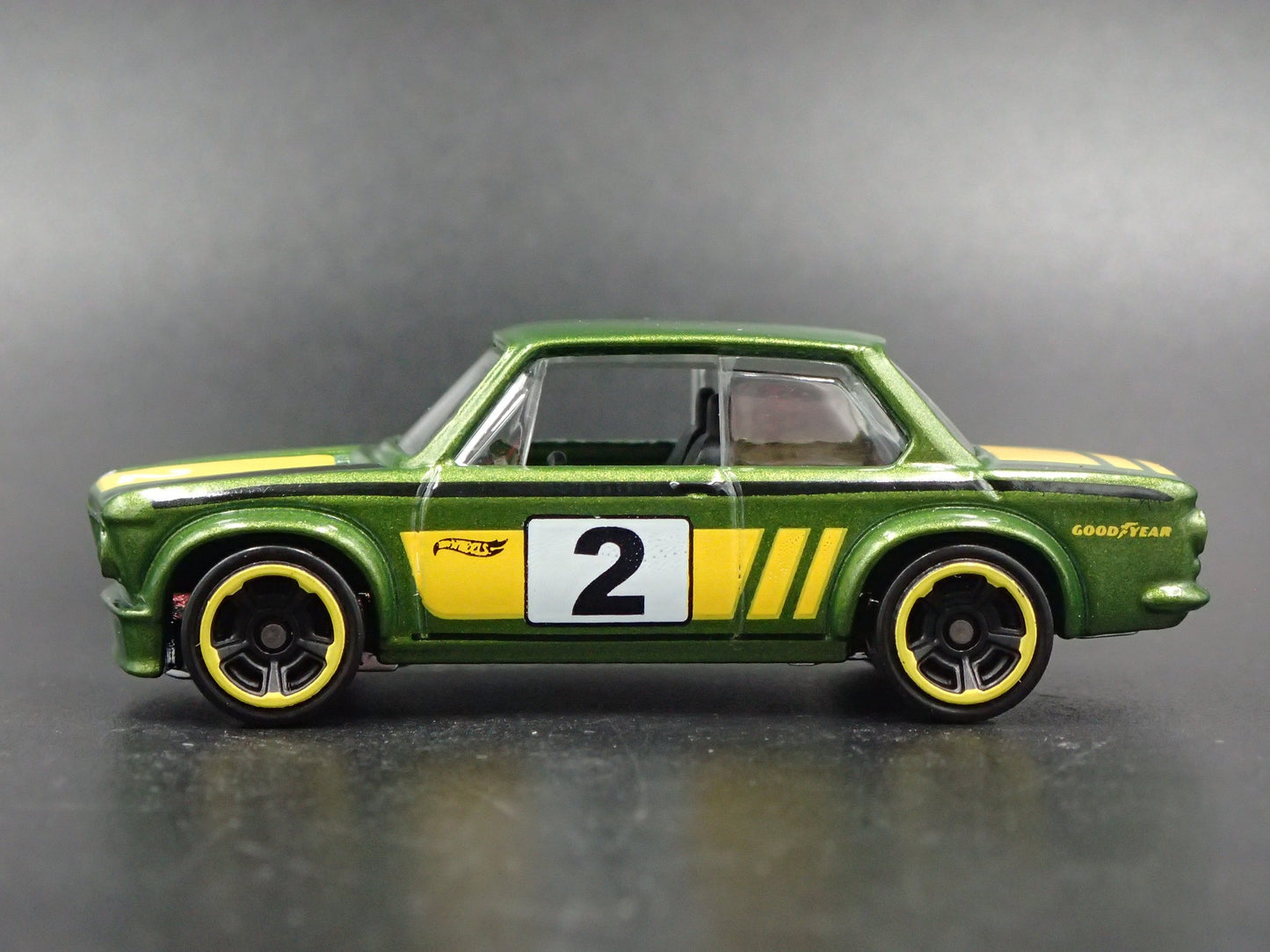 1966-1977 BMW 2002 GREEN 1:64 SCALE COLLECTIBLE DIORAMA DIECAST MODEL CAR