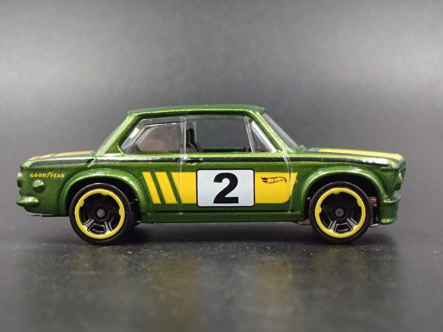 1966-1977 BMW 2002 GREEN 1:64 SCALE COLLECTIBLE DIORAMA DIECAST MODEL CAR