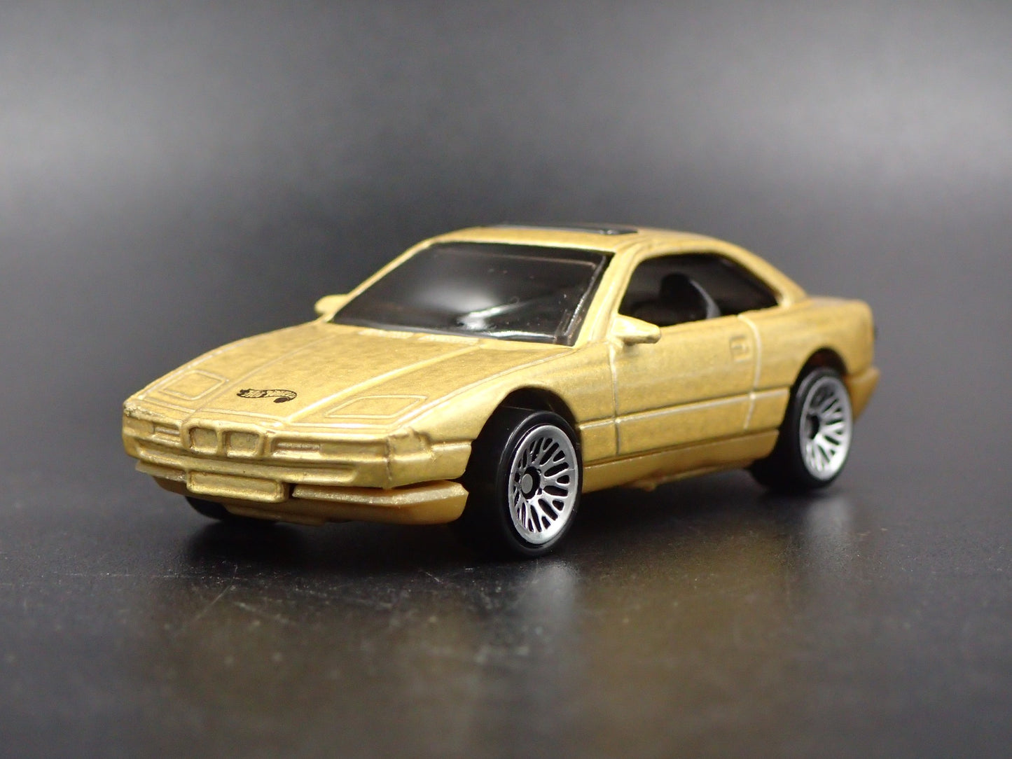 1990-1999 BMW 850i GOLD 1:64 SCALE LIMITED COLLECTIBLE DIORAMA DIECAST MODEL CAR