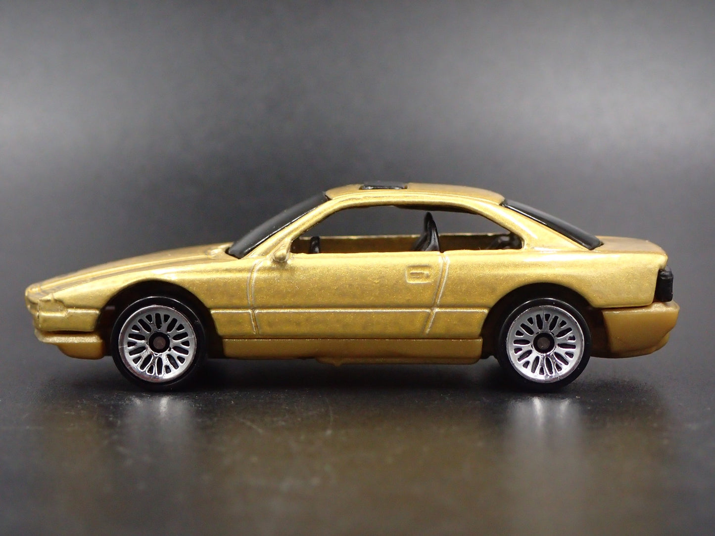 1990-1999 BMW 850i GOLD 1:64 SCALE LIMITED COLLECTIBLE DIORAMA DIECAST MODEL CAR