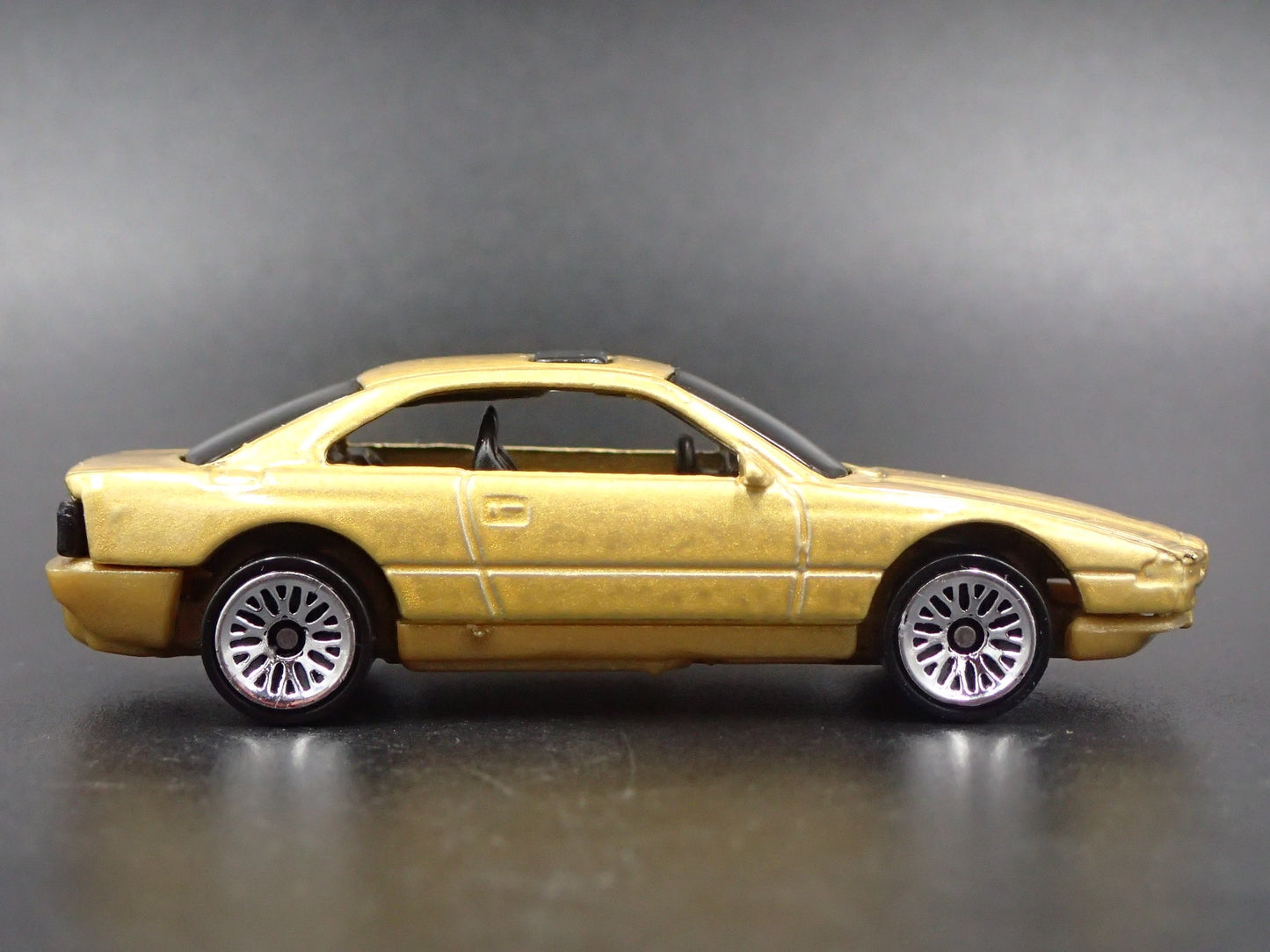 1990-1999 BMW 850i GOLD 1:64 SCALE LIMITED COLLECTIBLE DIORAMA DIECAST MODEL CAR
