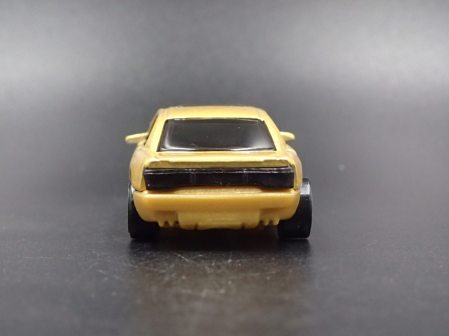 1990-1999 BMW 850i GOLD 1:64 SCALE LIMITED COLLECTIBLE DIORAMA DIECAST MODEL CAR