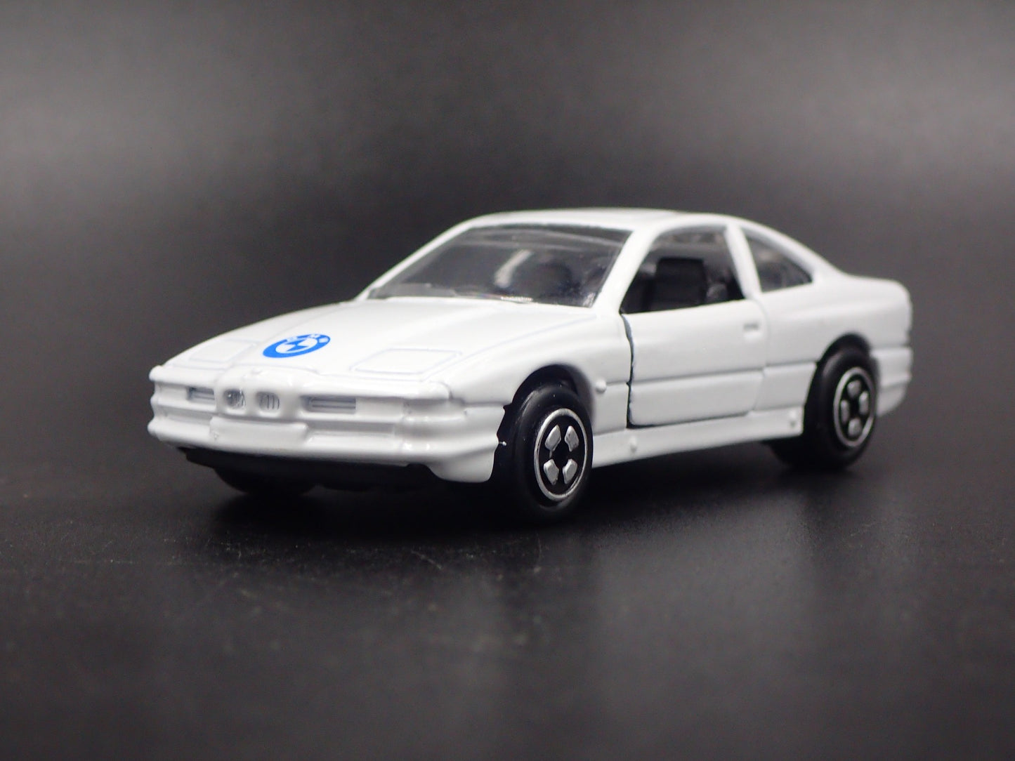 1990-1999 BMW 850i WHITE 1:64 SCALE COLLECTIBLE DIORAMA DIECAST MODEL CAR