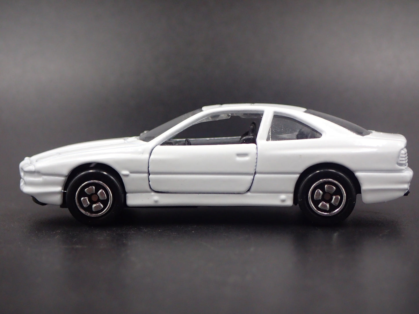 1990-1999 BMW 850i WHITE 1:64 SCALE COLLECTIBLE DIORAMA DIECAST MODEL CAR