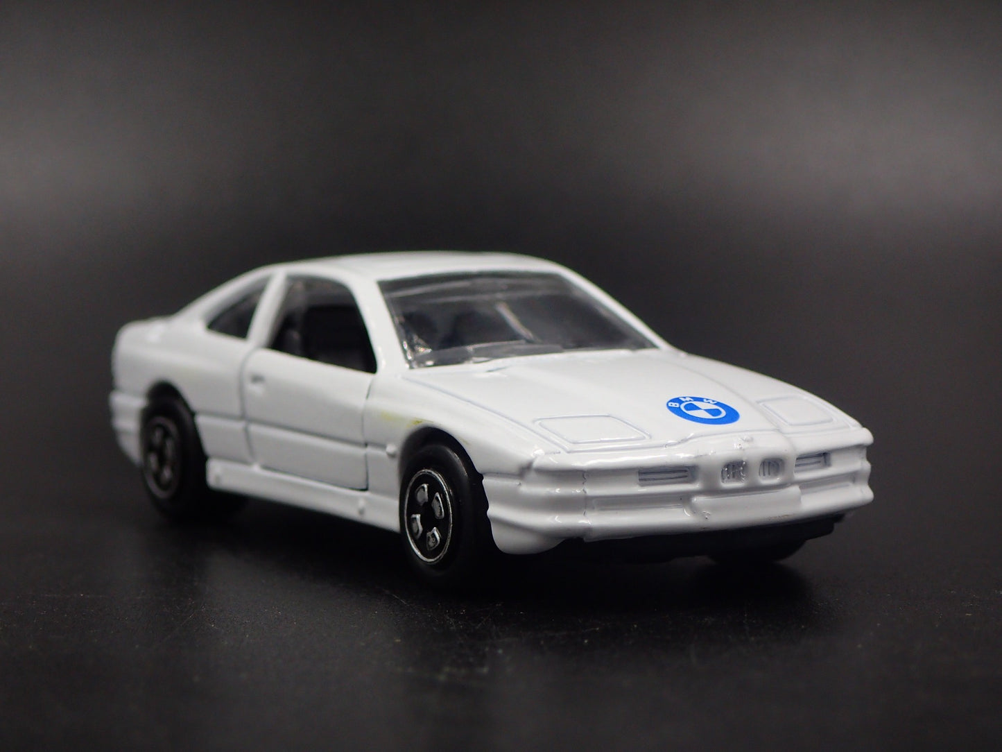 1990-1999 BMW 850i WHITE 1:64 SCALE COLLECTIBLE DIORAMA DIECAST MODEL CAR