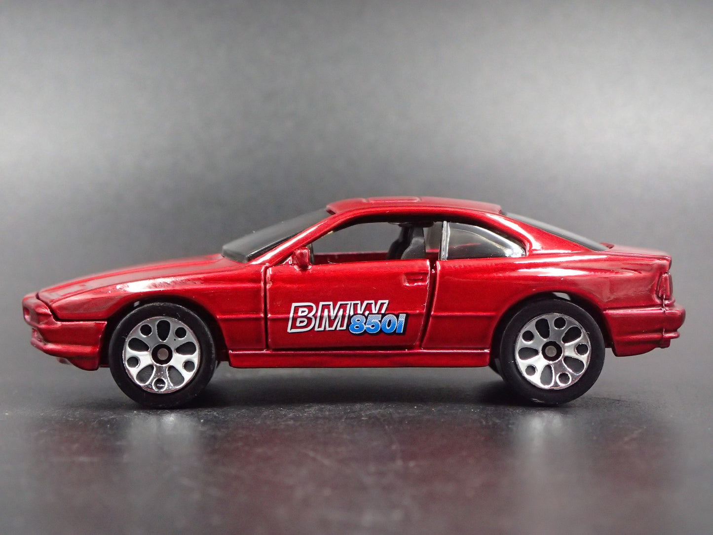 1990-1999 BMW 850i RED 1:64 SCALE LIMITED COLLECTIBLE DIORAMA DIECAST MODEL CAR