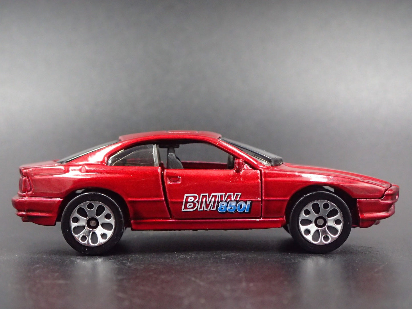 1990-1999 BMW 850i RED 1:64 SCALE LIMITED COLLECTIBLE DIORAMA DIECAST MODEL CAR
