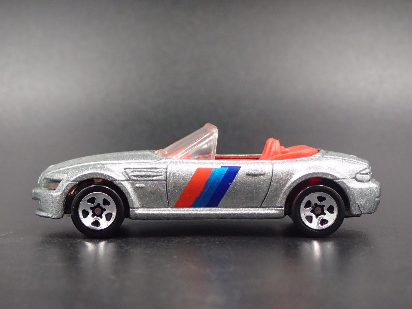 1995-2002 BMW Z3 M ROADSTER CONVERTIBLE 1:64 SCALE DIORAMA DIECAST MODEL CAR
