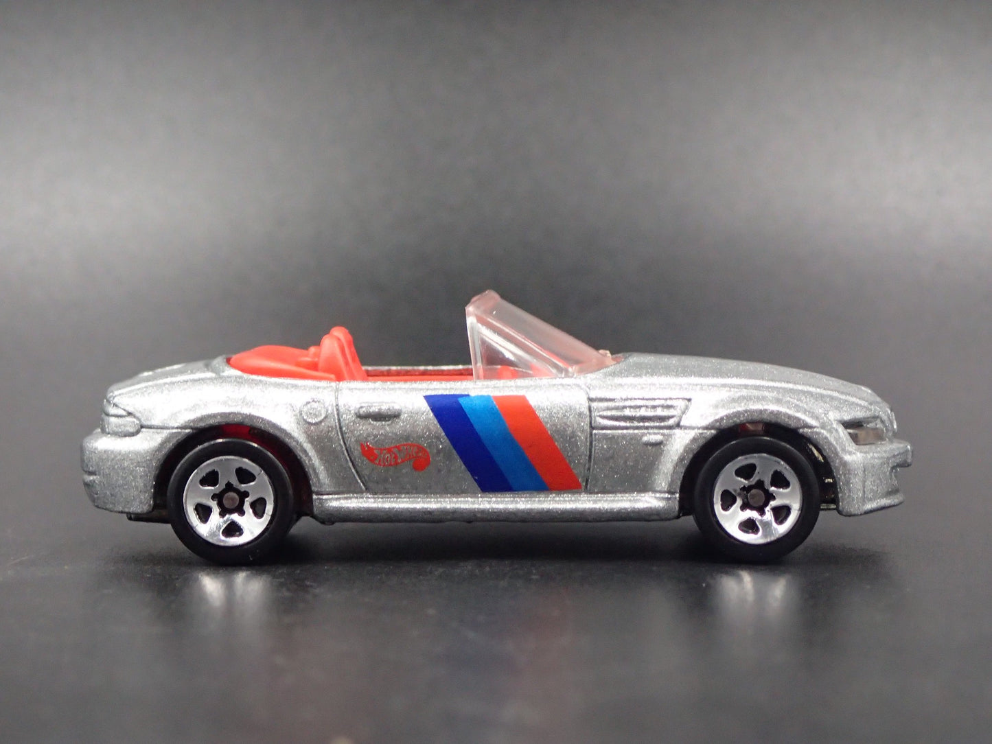 1995-2002 BMW Z3 M ROADSTER CONVERTIBLE 1:64 SCALE DIORAMA DIECAST MODEL CAR