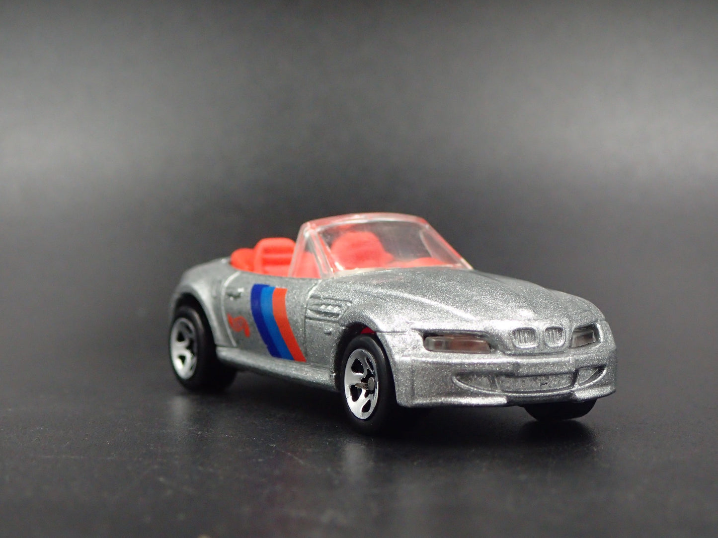 1995-2002 BMW Z3 M ROADSTER CONVERTIBLE 1:64 SCALE DIORAMA DIECAST MODEL CAR