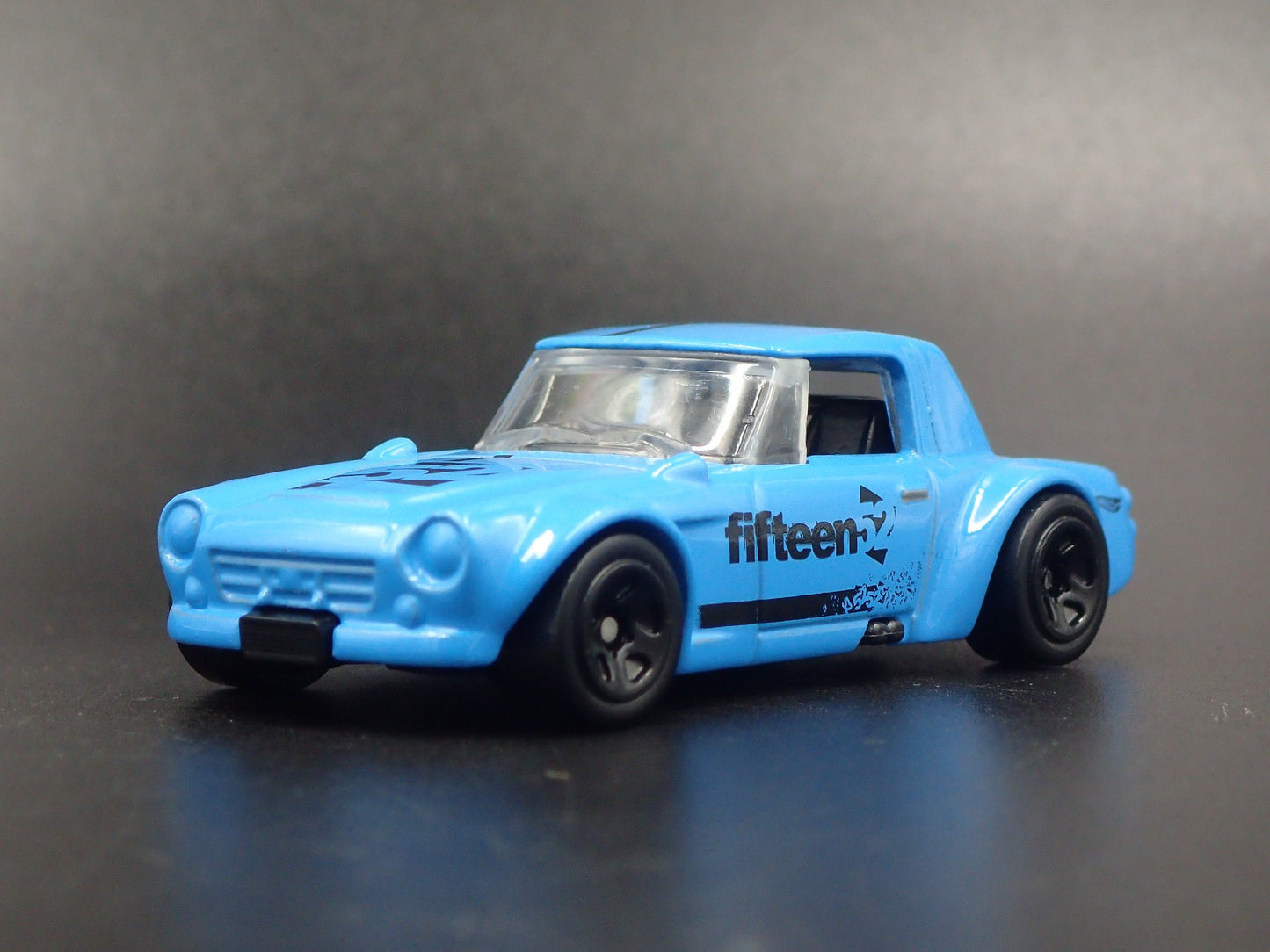 1967-1970 DATSUN FAIRLADY 2000 FIFTEEN 52 1:64 SCALE DIORAMA DIECAST MODEL CAR