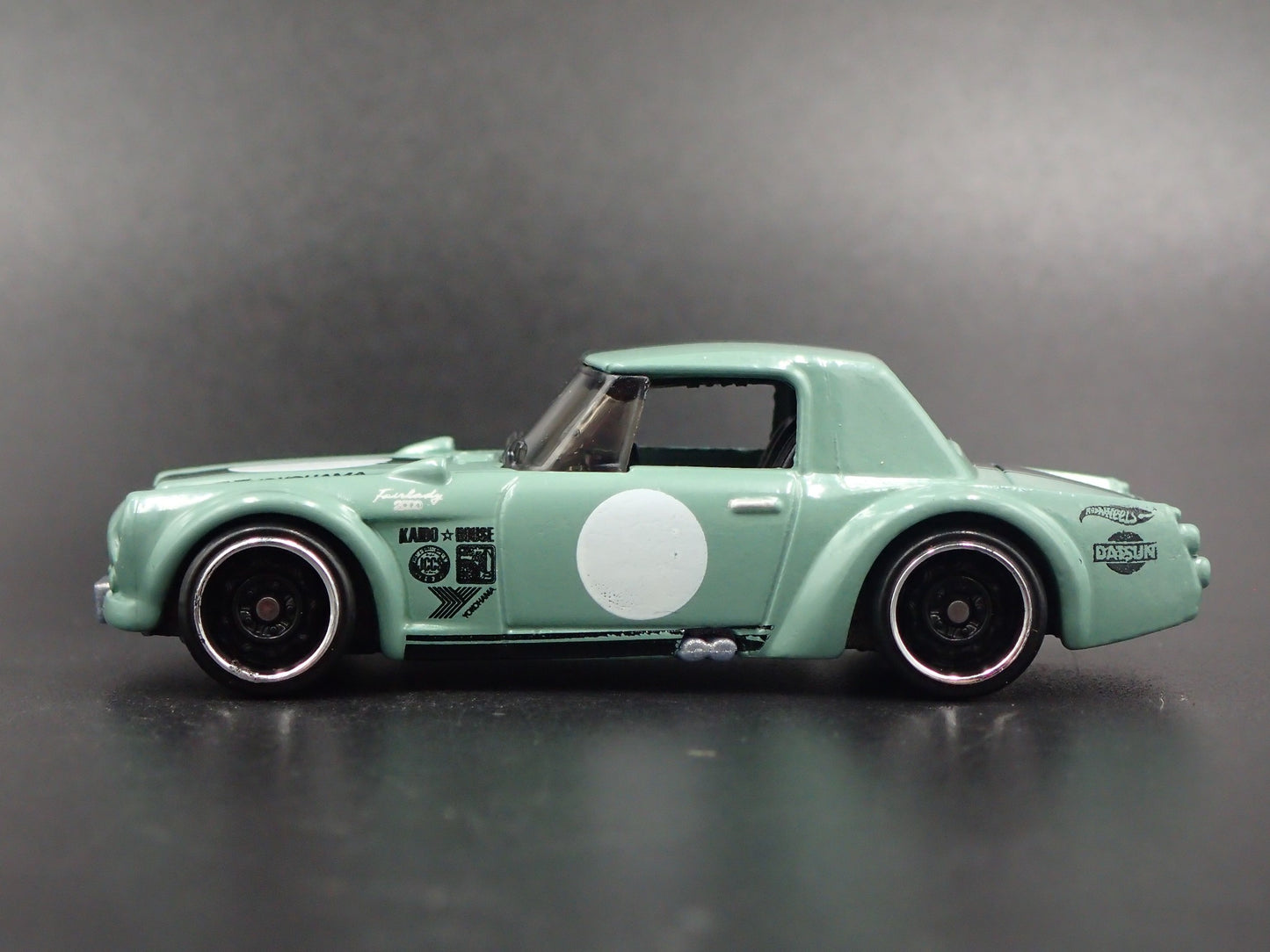 1967-1970 DATSUN FAIRLADY 2000 1:64 SCALE COLLECTIBLE DIORAMA DIECAST MODEL CAR