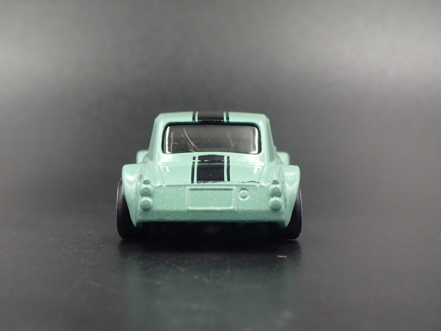 1967-1970 DATSUN FAIRLADY 2000 1:64 SCALE COLLECTIBLE DIORAMA DIECAST MODEL CAR