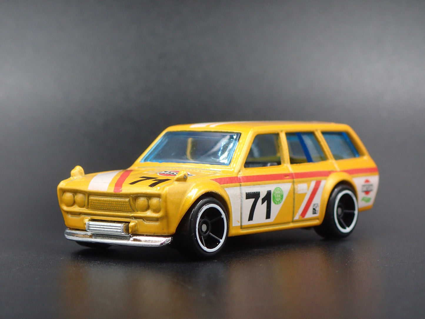 1968-1973 DATSUN 510 STATION WAGON YELLOW 1:64 SCALE DIORAMA DIECAST MODEL CAR